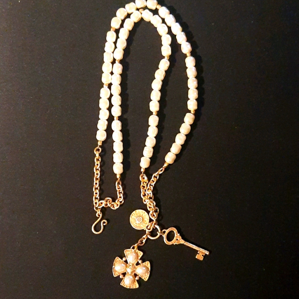 🌟 Faux Peral Necklace